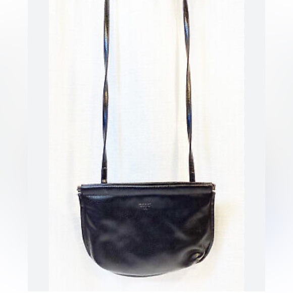 Matt & Nat vegan Elegant Black Leather Shoulder Bag - Picture 1 of 3